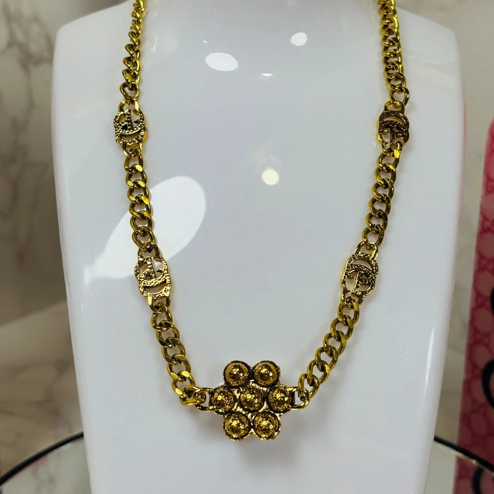 A-1FN-06 NECKLACE: Vintage Style Golden Necklace w/Pearl Accents, NWOT